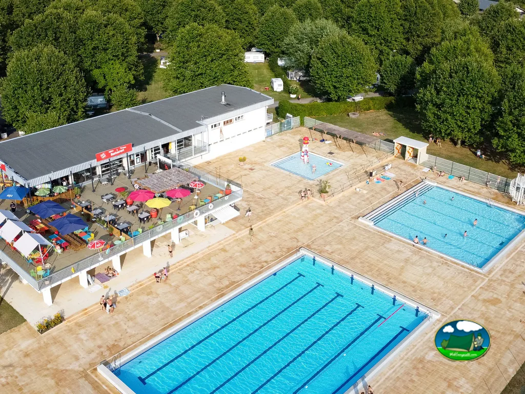 vista aérea de piscinas