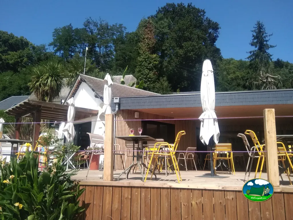 Bar con terraza
