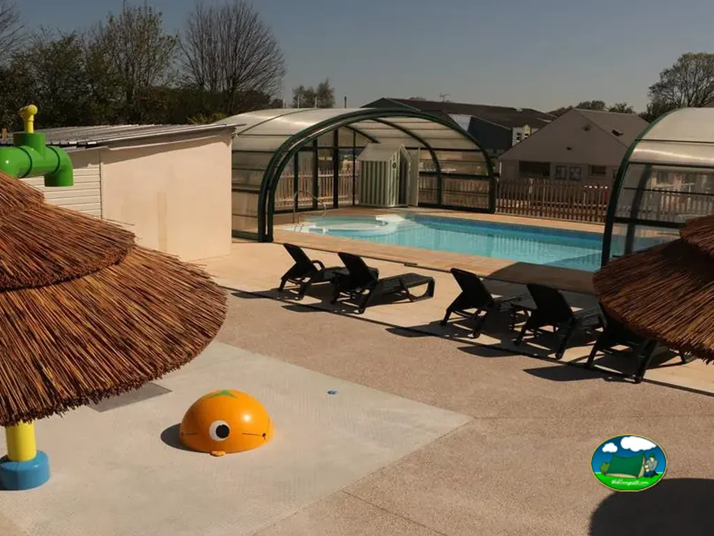 Piscina cubierta infantil