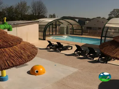 Piscina cubierta infantil