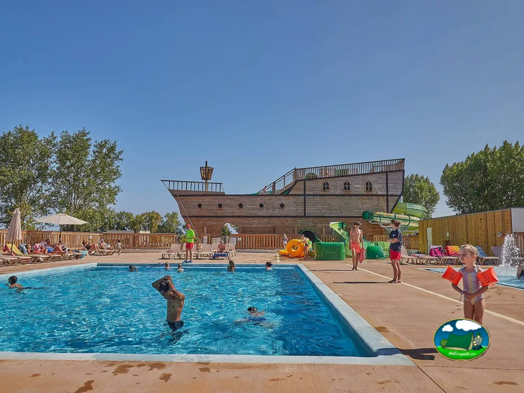 Piscina exterior de Camping Aunis Club Vendée, La Tranche-sur-Mer