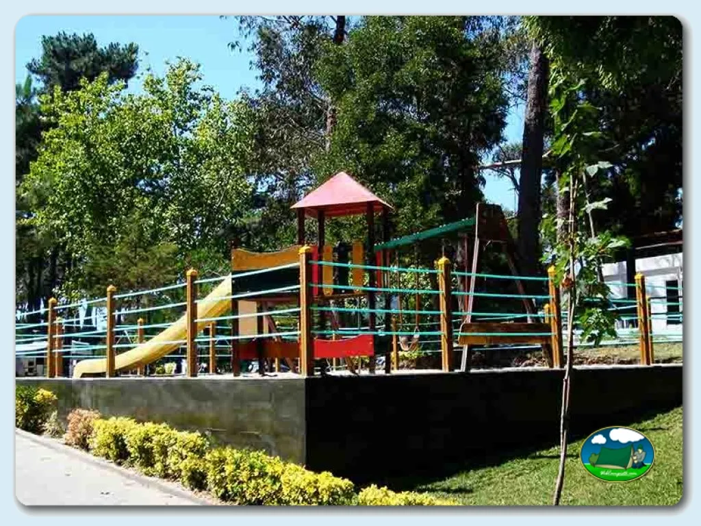 Parque infantil con tobogán y torre del Camping Orbitur Caminha, Caminha (Viana Do Castelo)