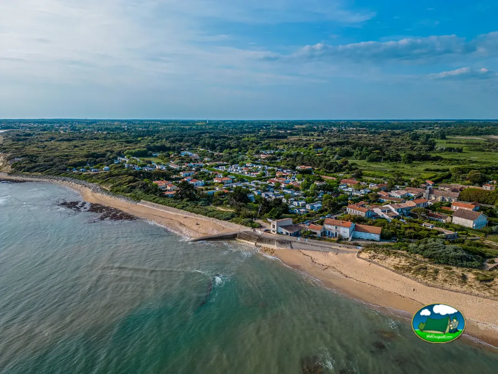 Recinto junto a la costa