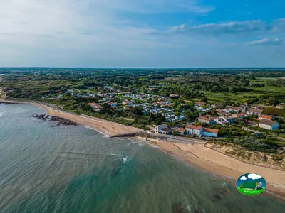 Recinto junto a la costa