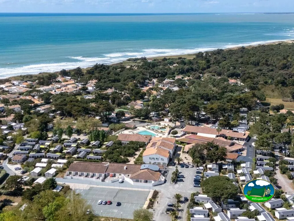 Vista aérea junto al mar