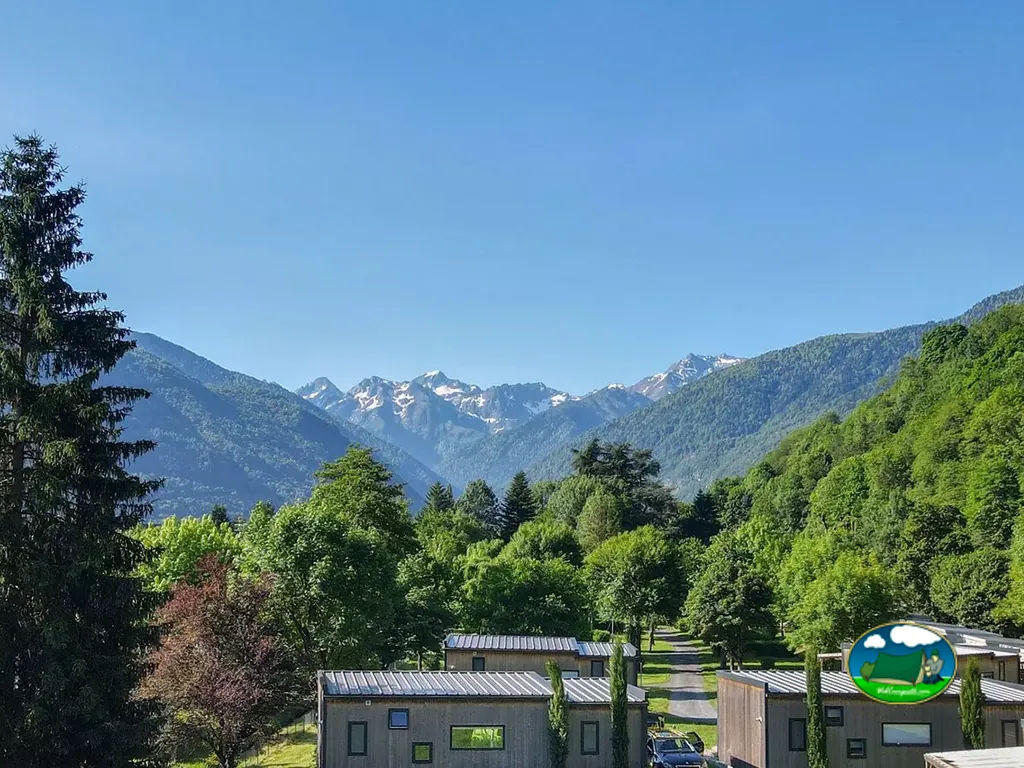 Parcelas frente a montañas