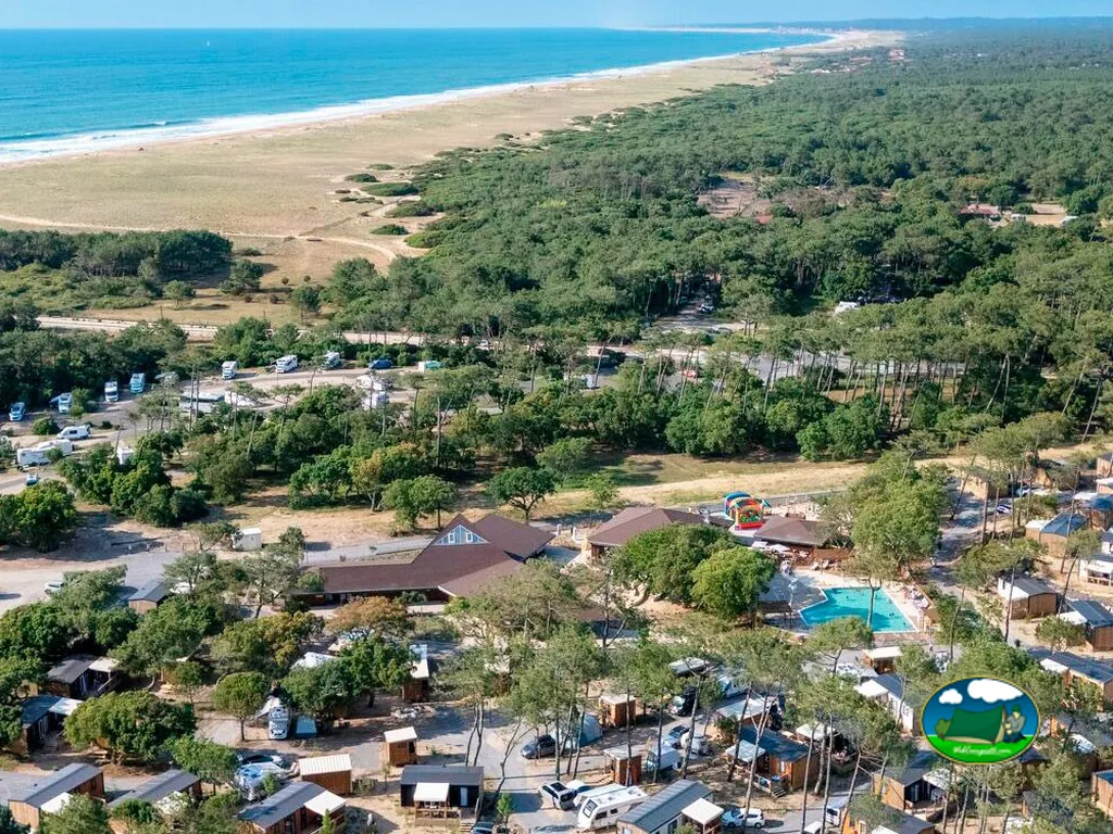 Vista aérea junto al mar