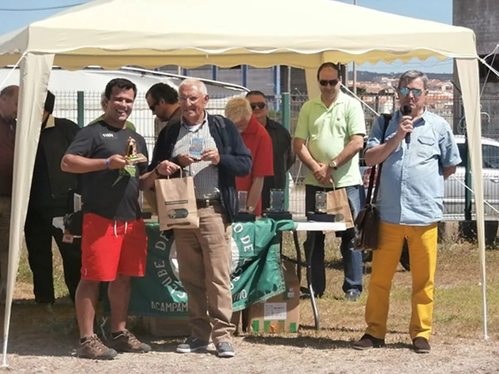 Evento con personas bajo carpa del Camping Fão, Fão (Braga)