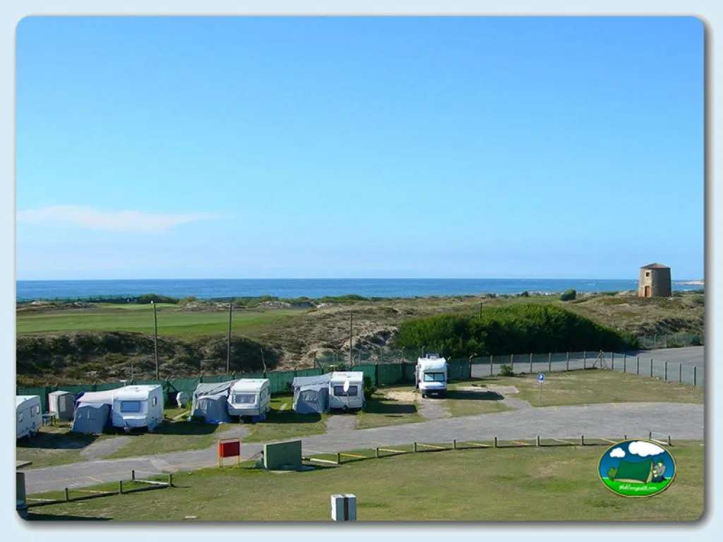 Mobil-homes junto al mar con vistas al océano del Camping Orbitur Rio Alto, Póvoa de Varzim (Porto)