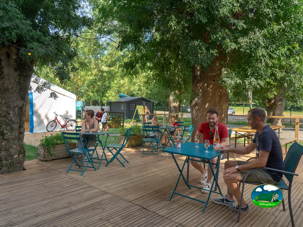 terraza con comensales