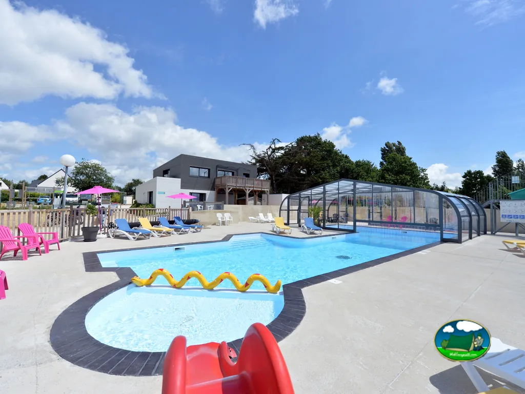 Piscina cubierta infantil