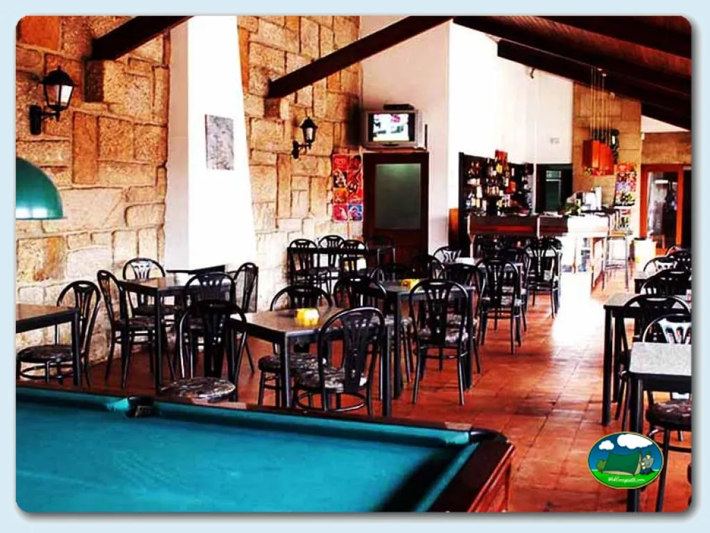 Restaurante bar con billar y piscina del Camping Orbitur Angeiras, Matosinhos (Porto)