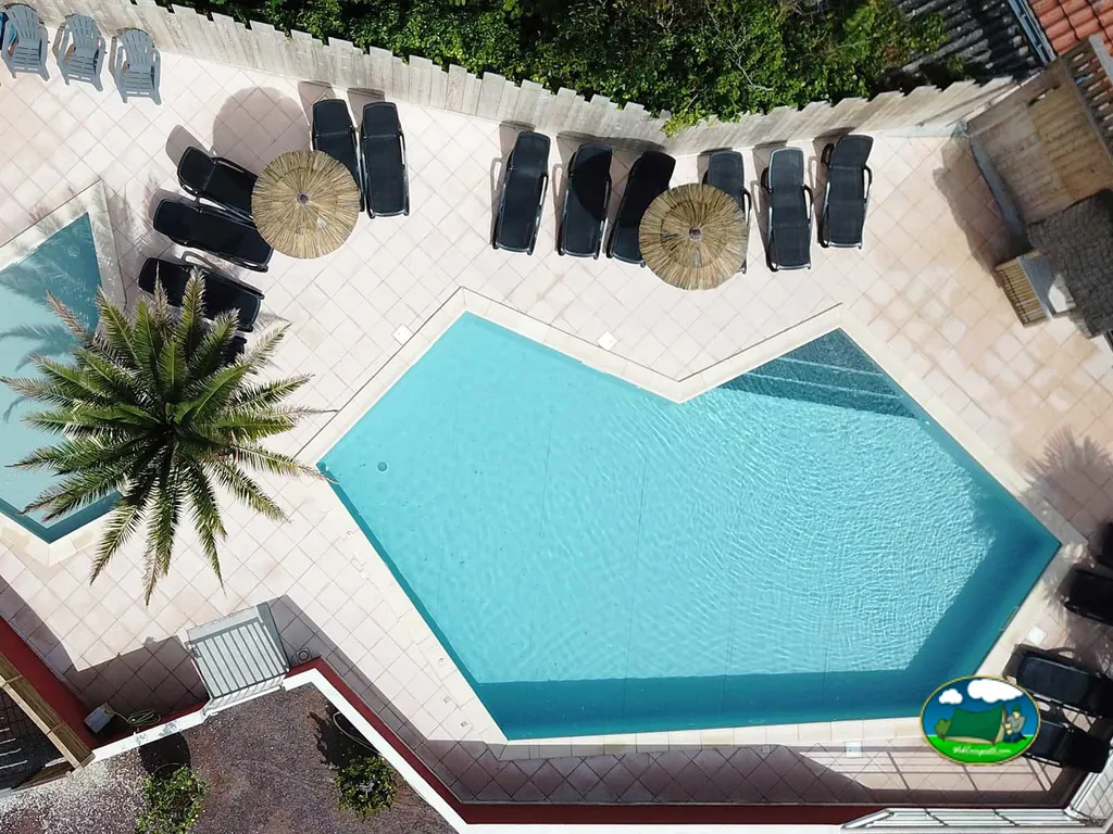 Piscina vista desde arriba