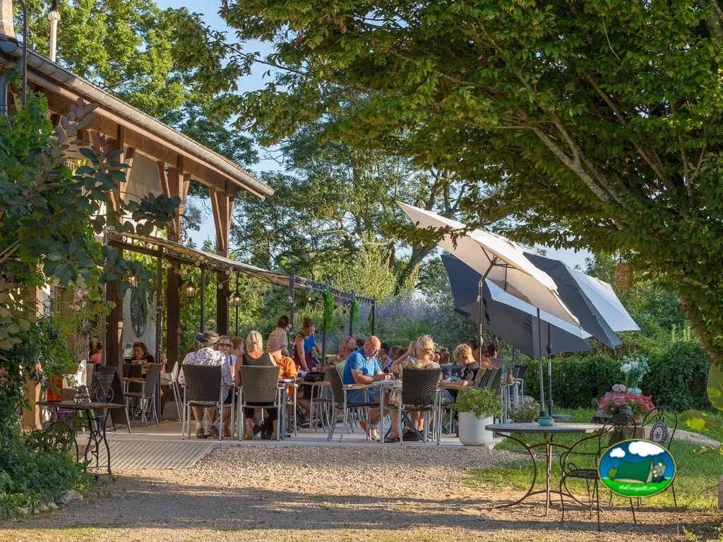 terraza con comensales