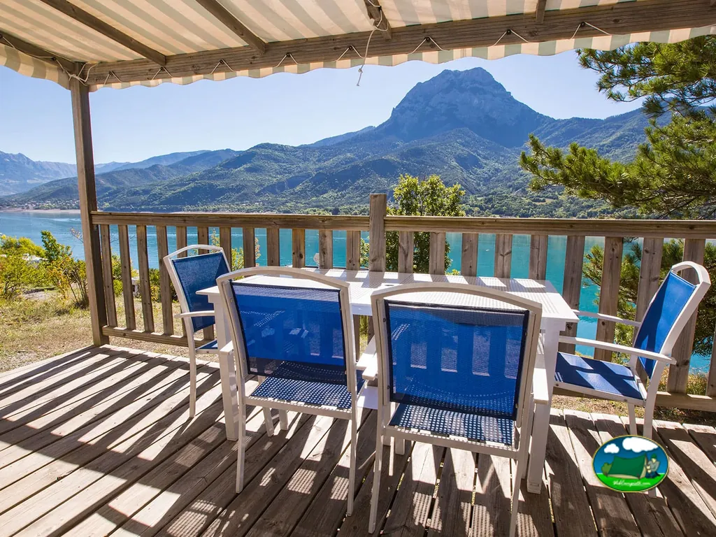 Terraza frente al lago