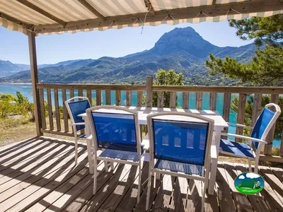 Terraza frente al lago