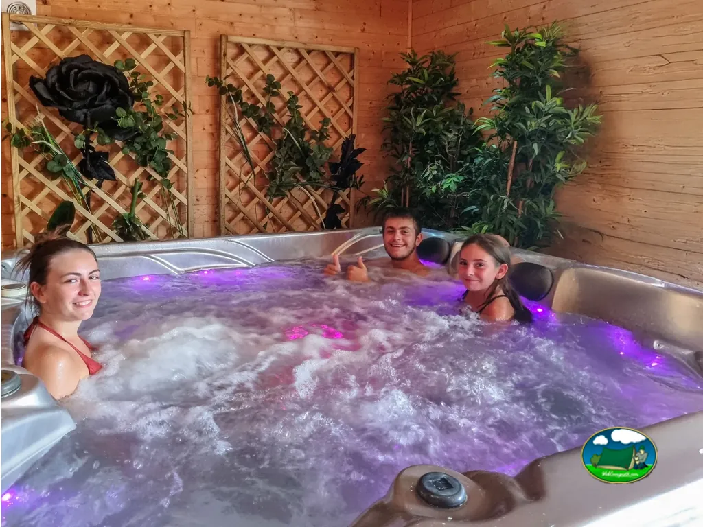 Grupo en bañera burbujeante