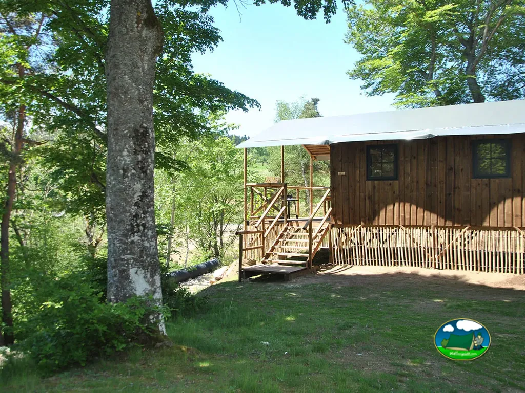 Cabaña junto al bosque