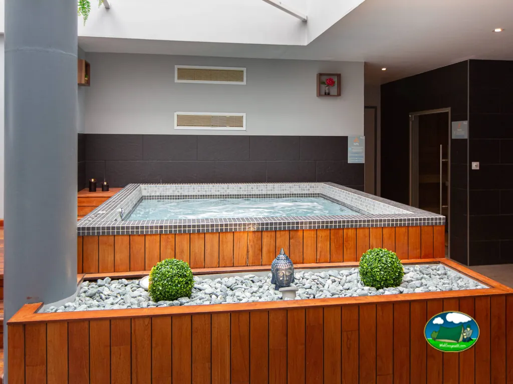 bañera de hidromasaje interior