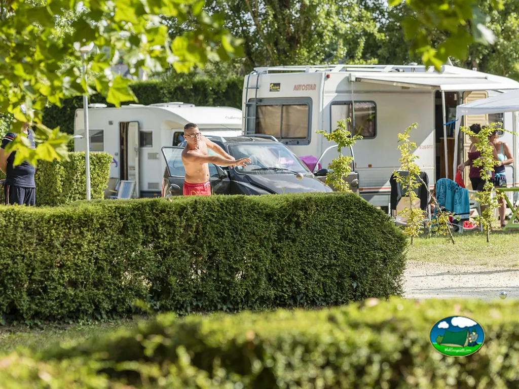 Caravanas tras los setos