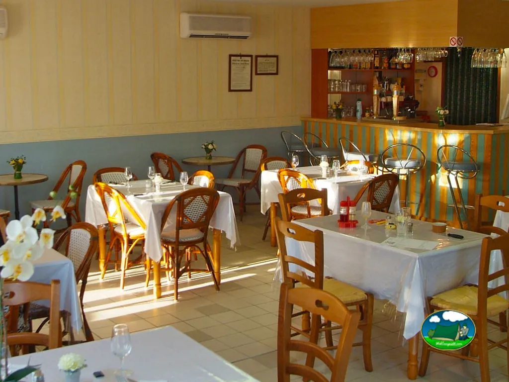 Comedor preparado para servicio