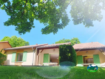 casa móvil con jardín
