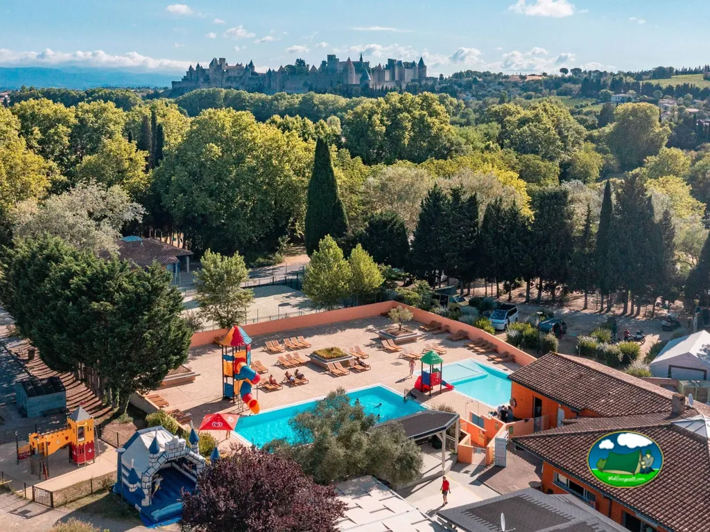 piscinas y juegos desde arriba