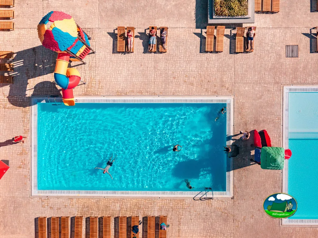 Piscina vista desde arriba