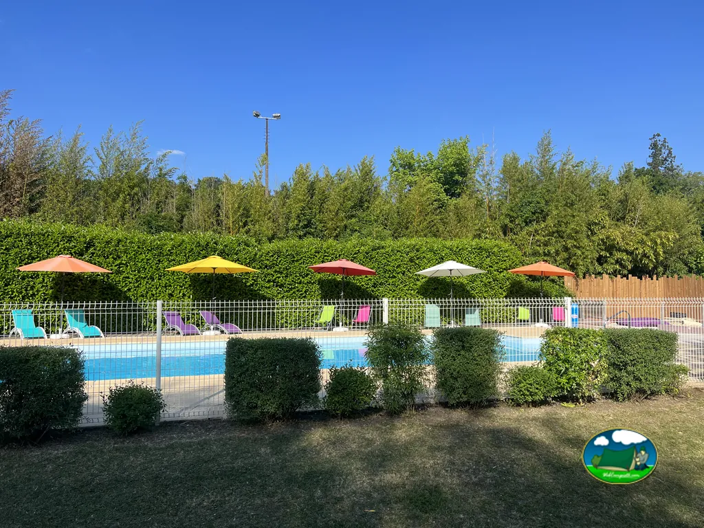 Piscina junto a setos