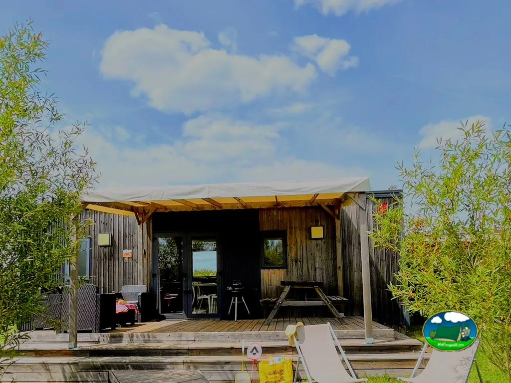 cabaña moderna con terraza