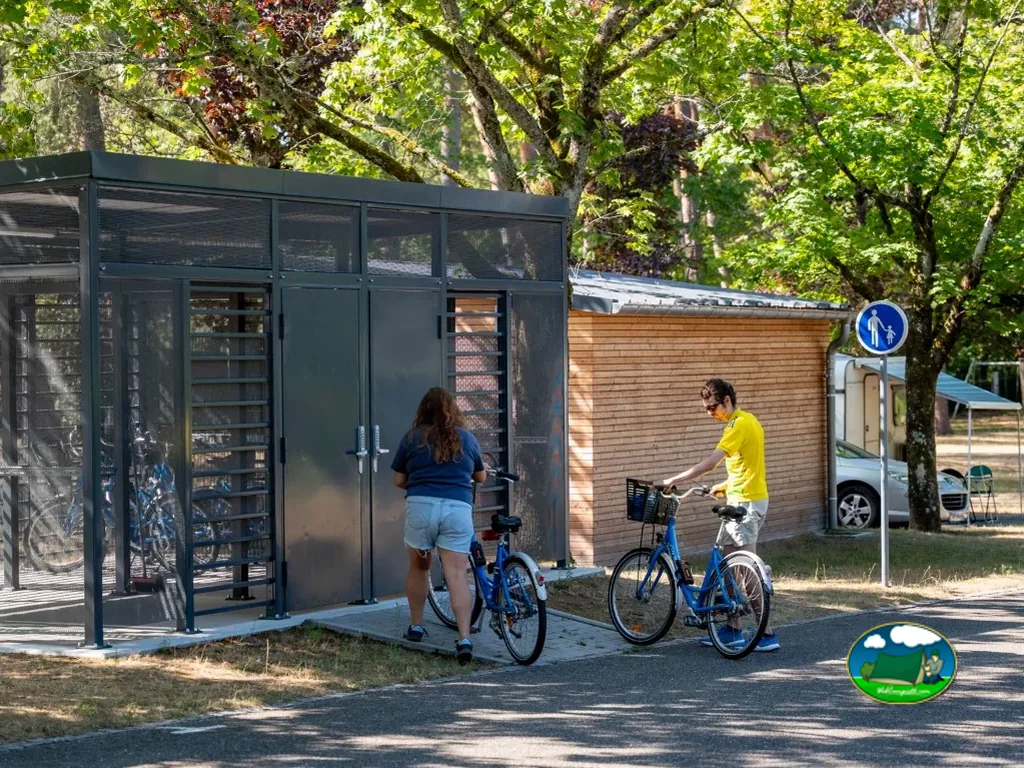 aparcamiento de bicicletas cubierto