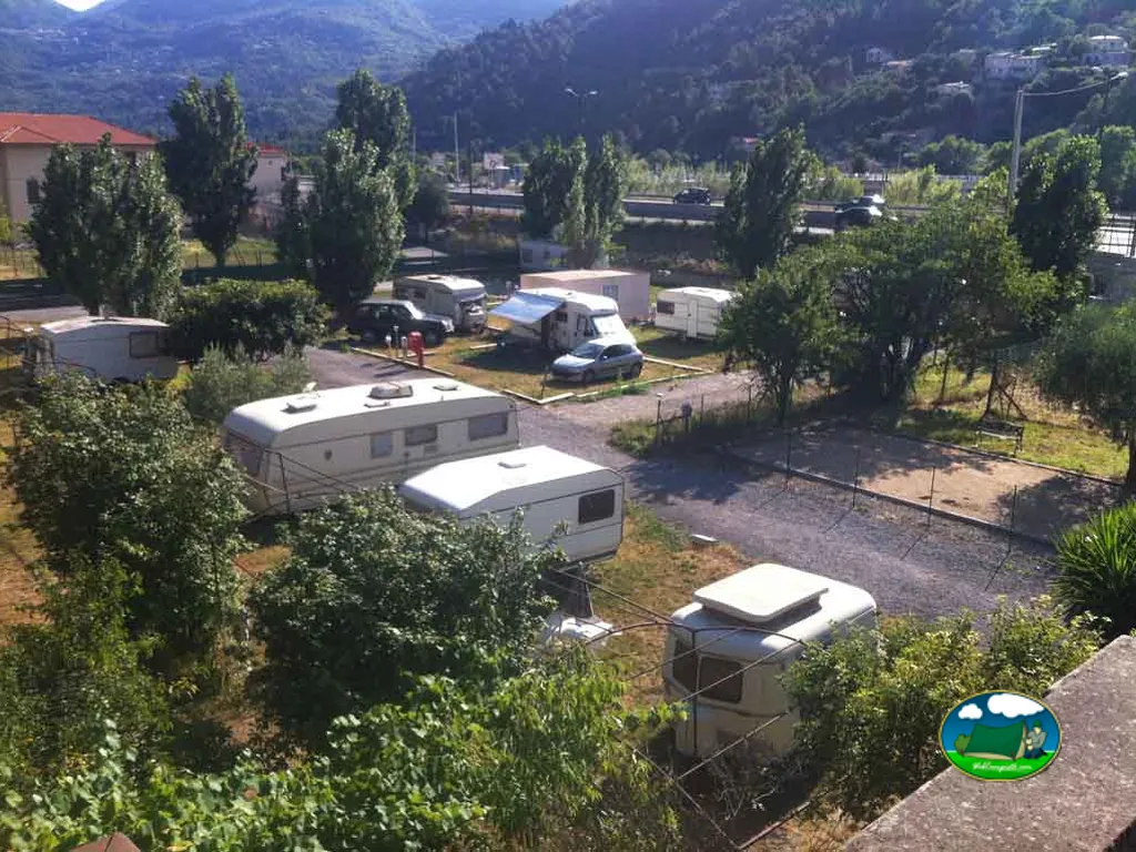 Caravanas en parcelas estrechas