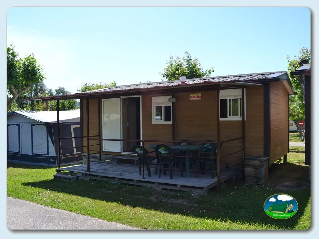 Mobil-home con terraza y zona de estar del Camping Francon, Cangas do Morrazo (Pontevedra)