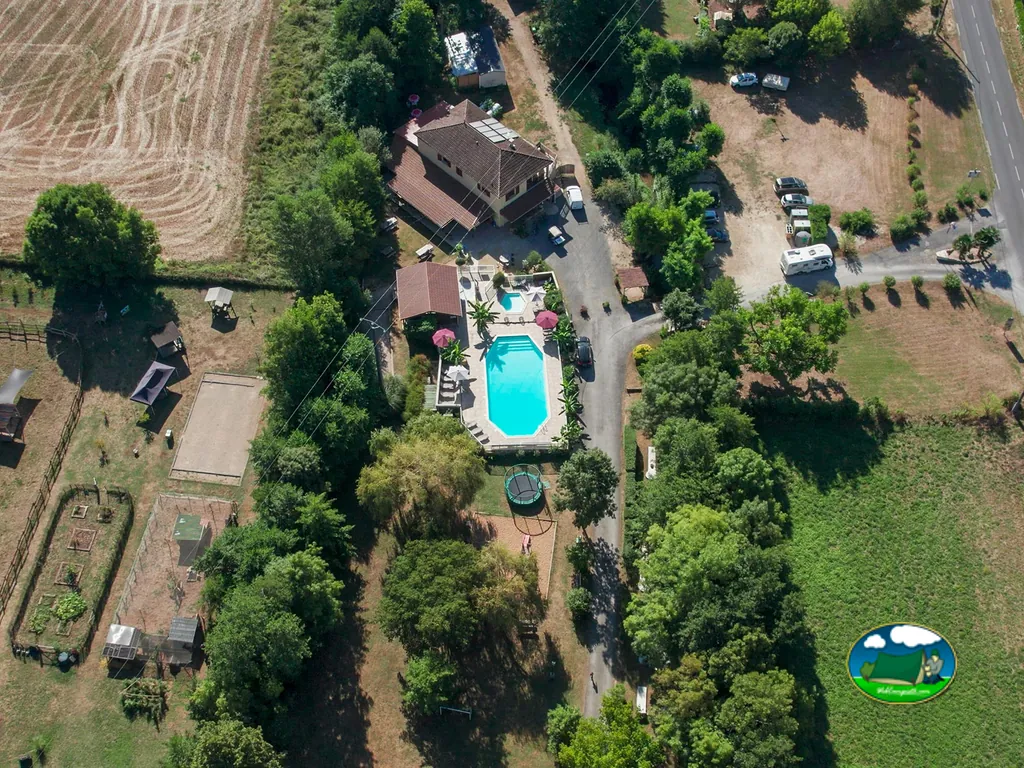 piscina rural desde arriba