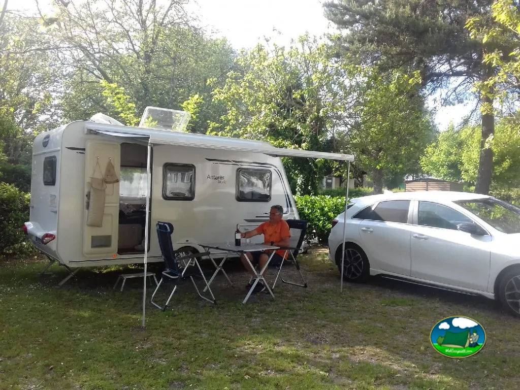 caravana junto a parcela