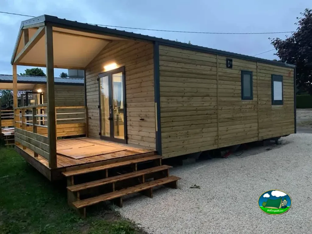 Cabaña moderna con porche