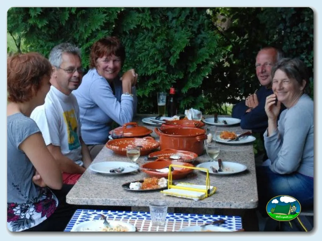 Foto de usuarios en comida privada del Camping Convívio, Candemil (Viana Do Castelo)