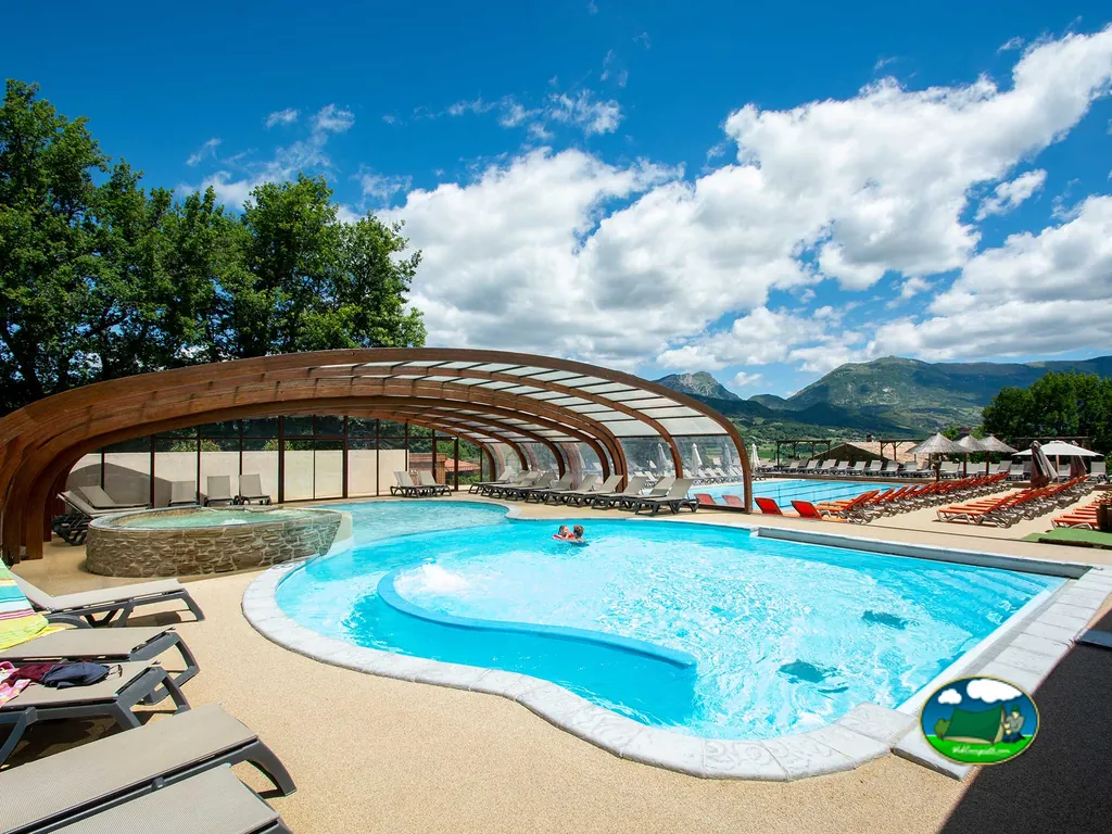 piscina cubierta panorámica