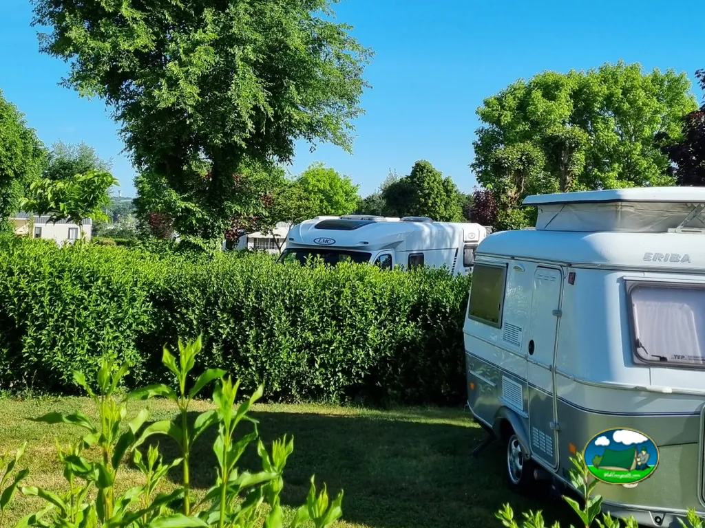 Caravanas entre setos