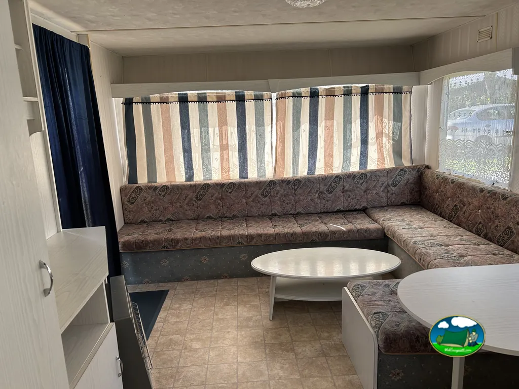 Salón interior de caravana