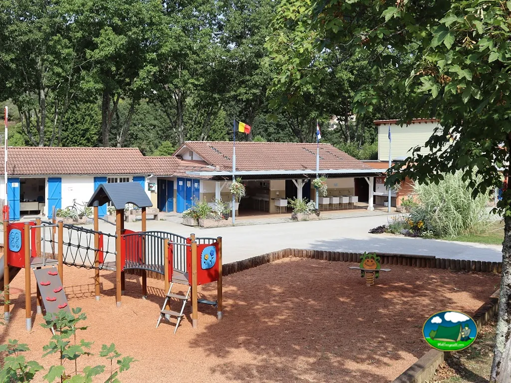 Área infantil junto a recepción