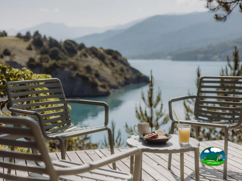 Terraza con vistas al lago