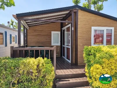 Mobil-home con terraza cubierta y jardín privado del Camping Sol y Mar, O Grove (Pontevedra)