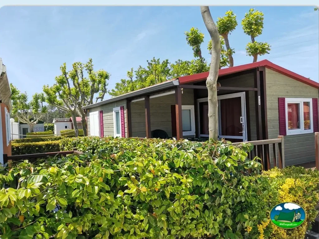 Mobil-home con terraza y vistas a jardín del Camping Sol y Mar, O Grove (Pontevedra)