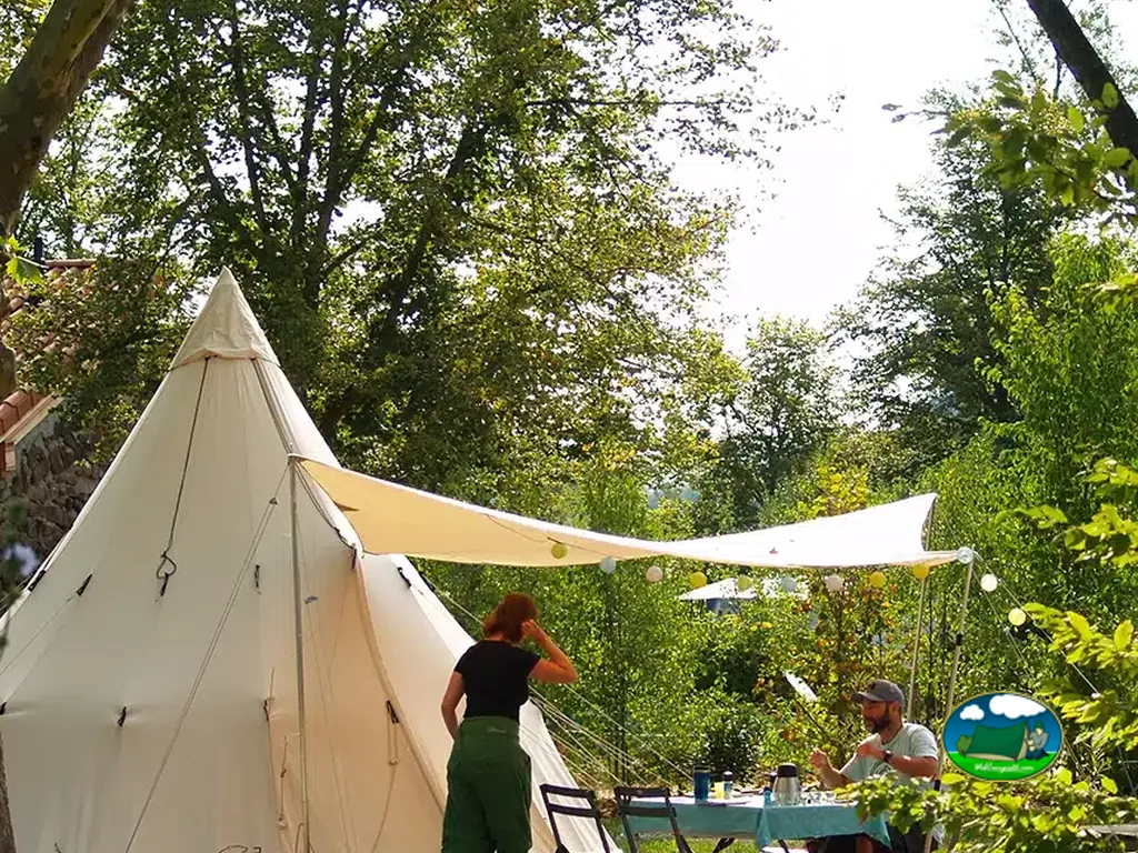 tienda tipi con mesa
