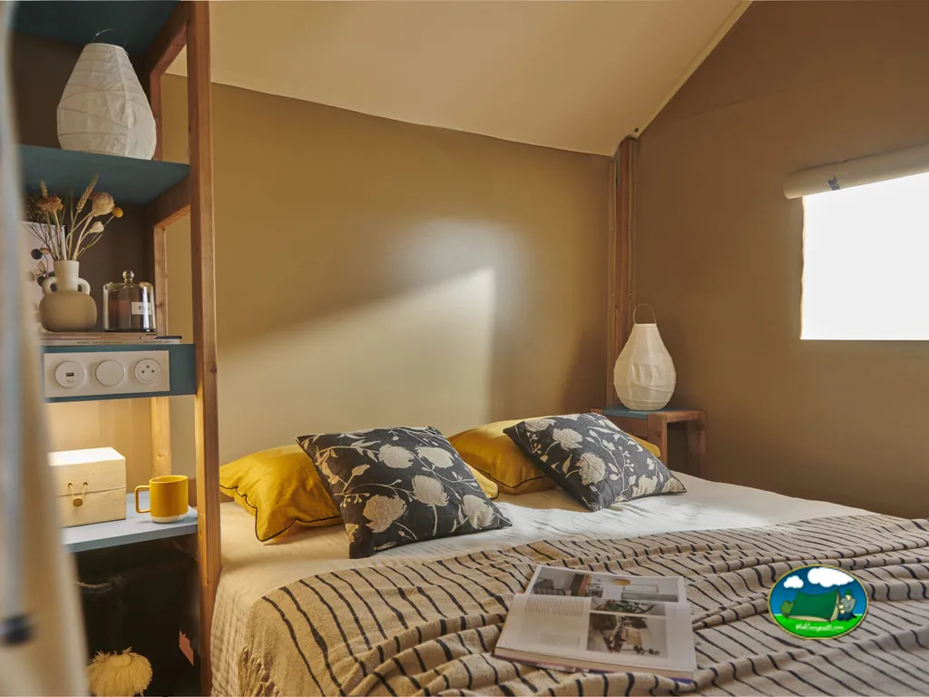 Dormitorio de tonos naturales