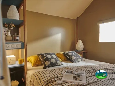 Dormitorio de tonos naturales