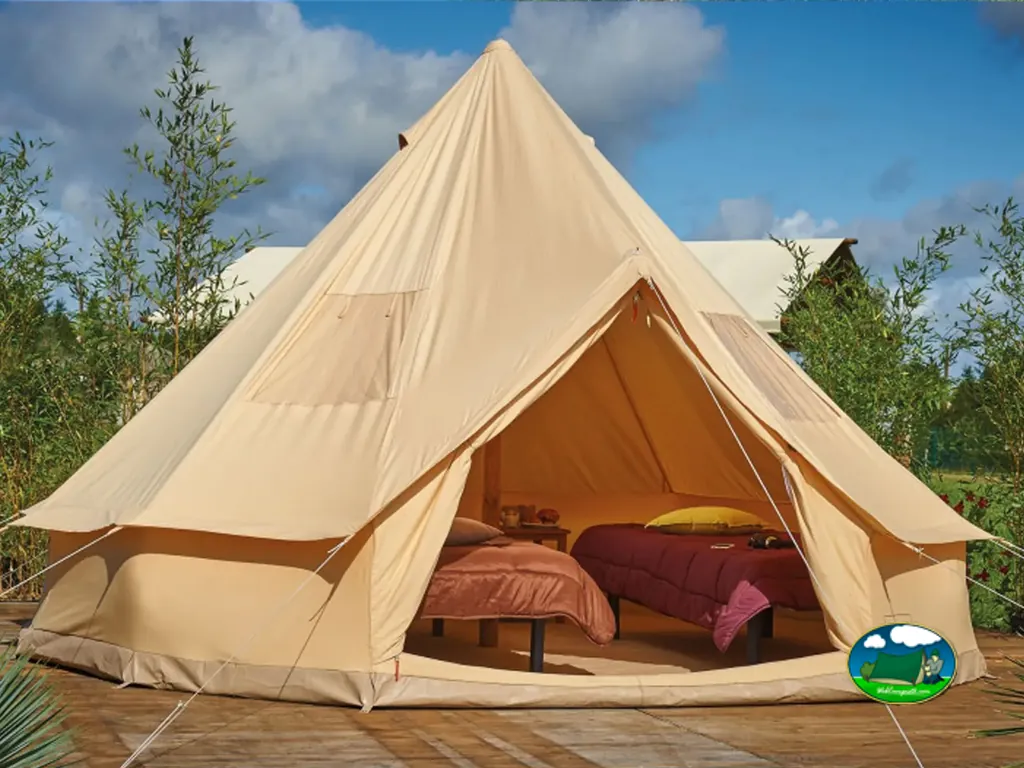 Tienda glamping con dormitorio