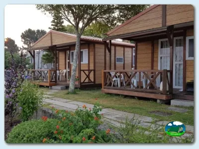 Bungalow con terraza y jardín del Camping Moreiras, Moreires (Pontevedra)