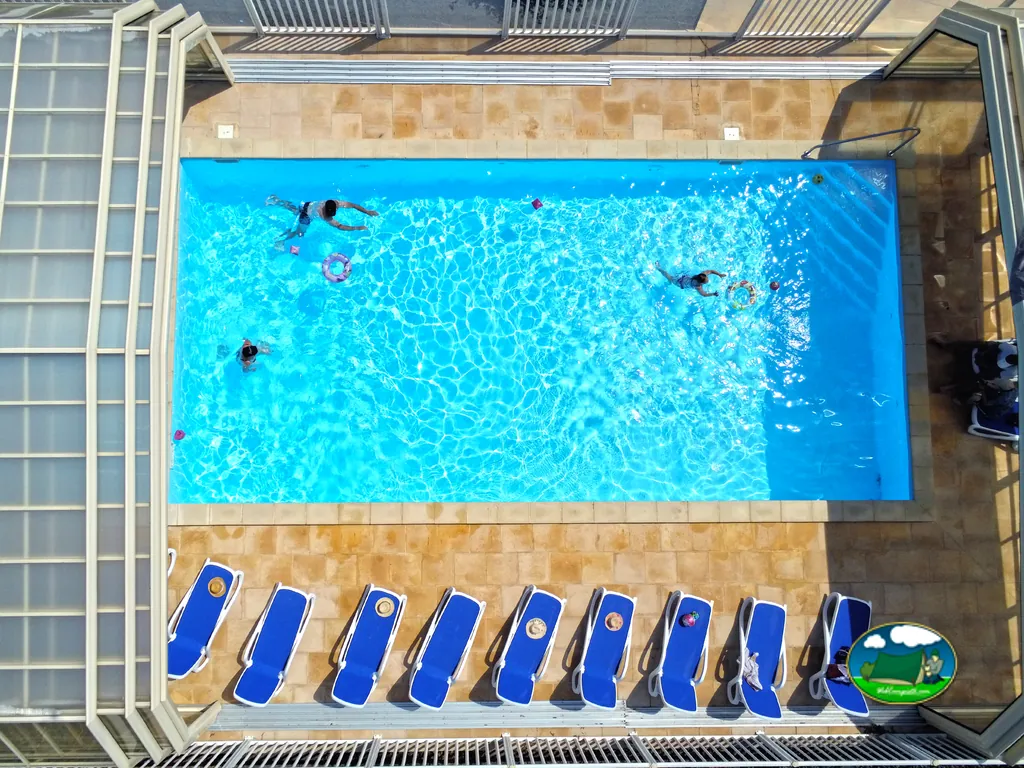 Piscina vista en vertical
